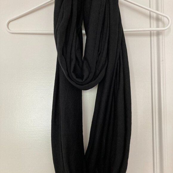 black closed loop infinity scarf - Picture 1 of 8